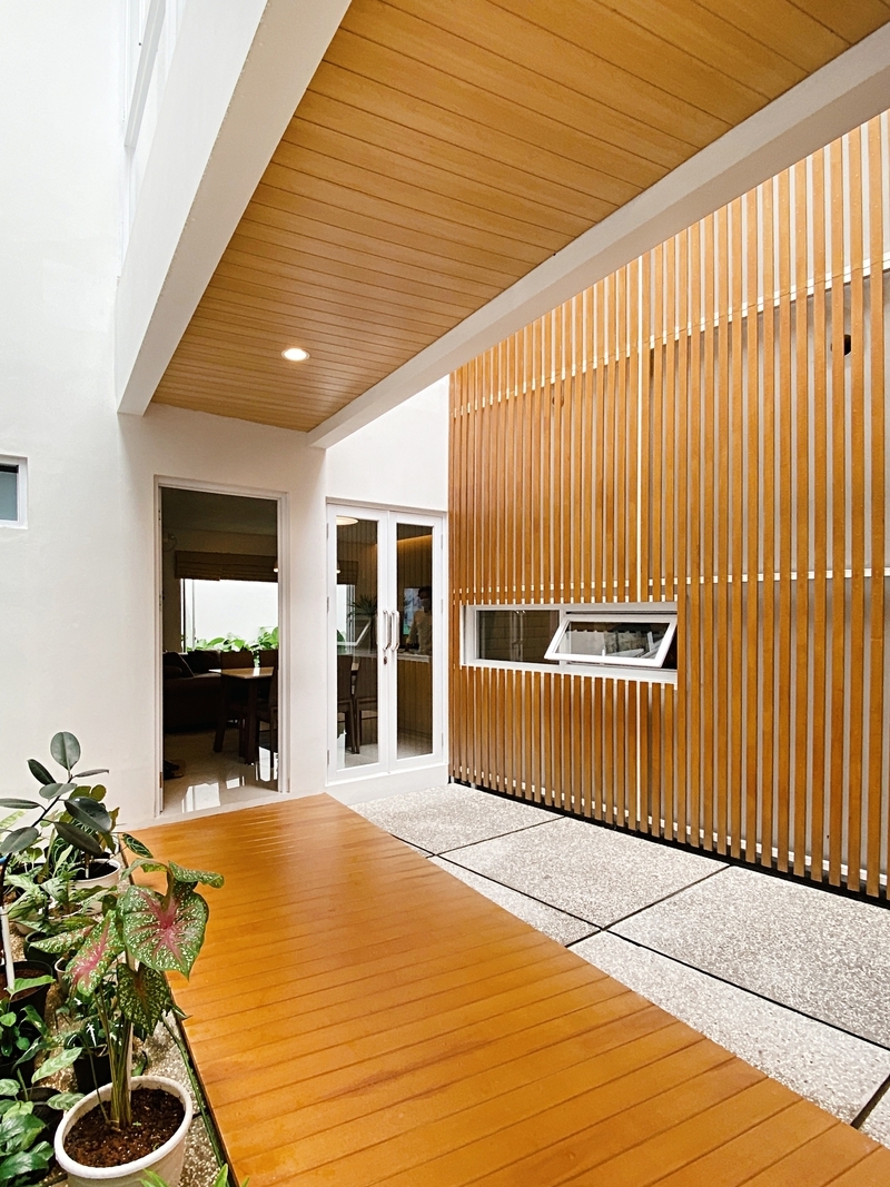 vertical timber slats carve up this residence in indonesia by aaksen responsible aarchitecture