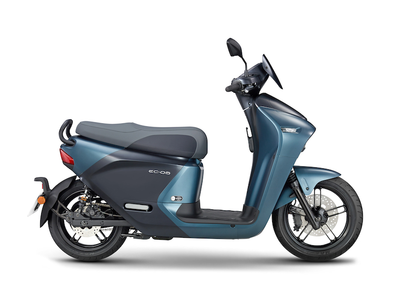 yamaha-gogoro-ec-05-electric-scooter-taiwan-japan-06-28-2019-designboom