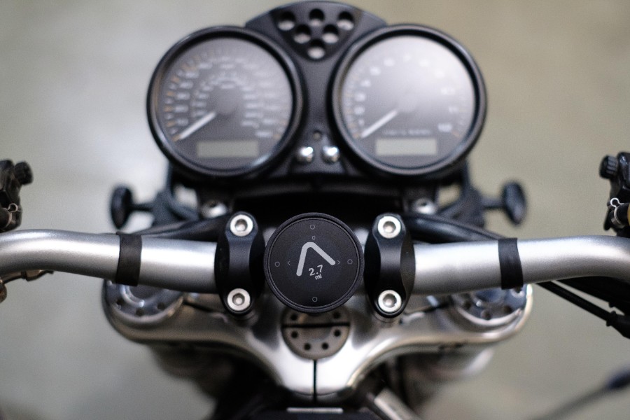 beeline moto smart navigation device for motorcycles provides an