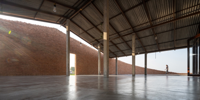 bodinchapa architects integrates naya cafe into the ever-changing rice fields in thailand