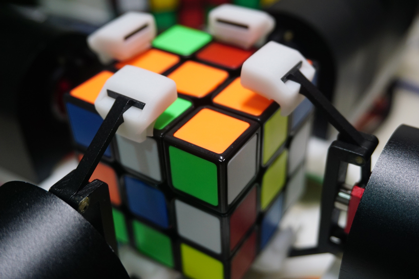 quad robot solves the rubik's cube in about three
