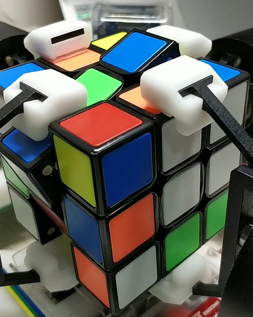 quad arm robot solves the rubik's cube in about three seconds