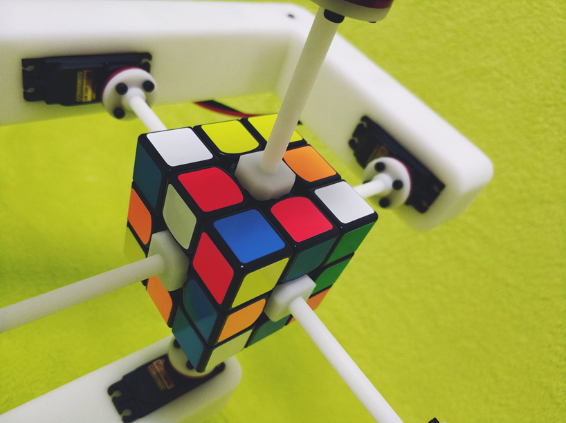 mike thomas' master P robot beats the world record on rubic's cube designboom