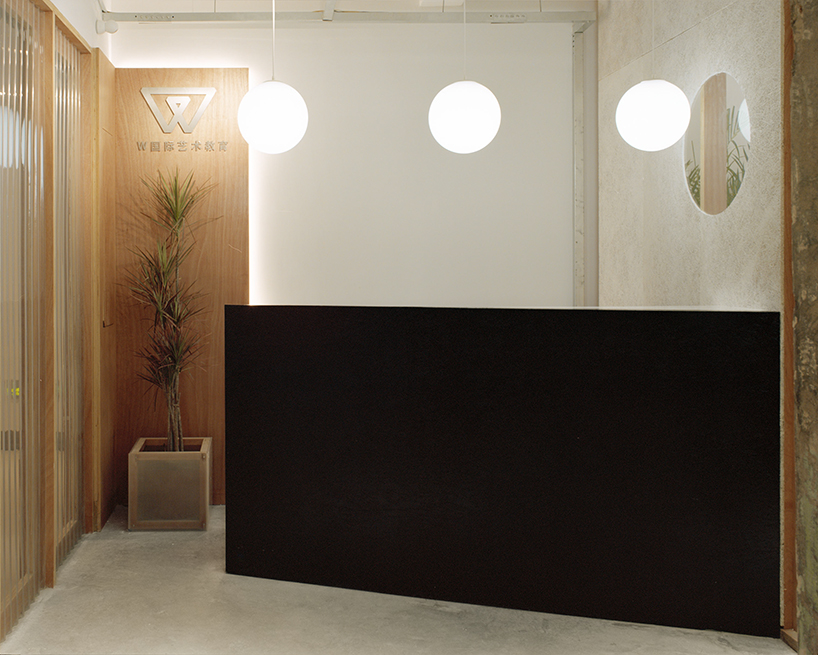archive divides an office in shanghai with plywood-framed screens - 5