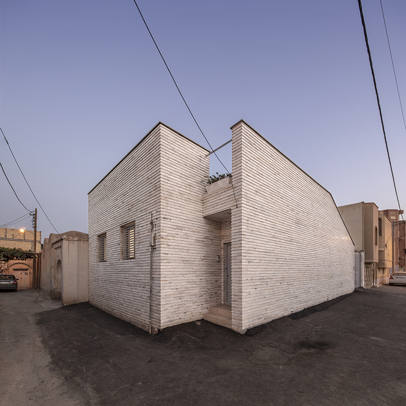 ayeneh office arranges a house under a large vault based on the rib vault pattern seen in the historical houses in najafabad 2