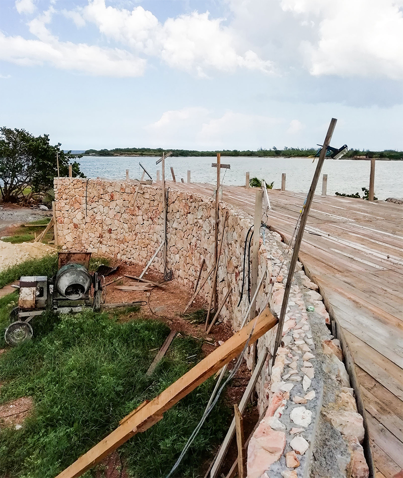 this curved house by infraestudio opens up to the beach in west havana