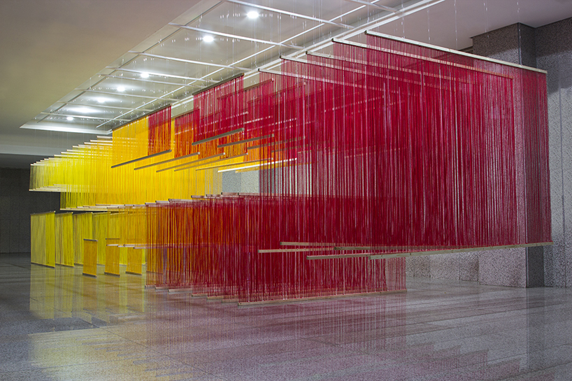 A+U lab suspends a fragmented installation composed of 12,000 wool threads