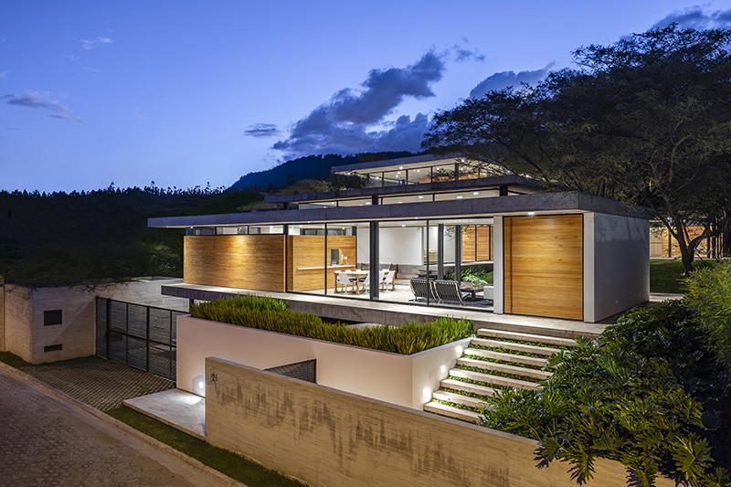 gabriel rivera arquitectos creates a house to live amongst the trees in ecuador