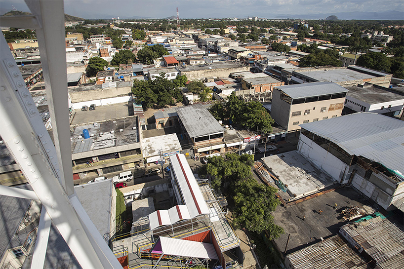 pico colectivo stacks shipping containers to make cultural center in venezuela