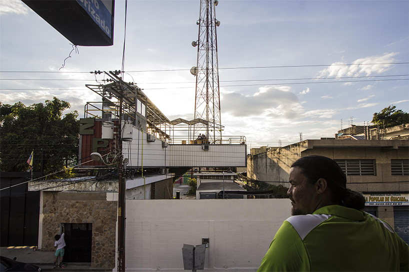 pico colectivo stacks shipping containers to make cultural center in venezuela