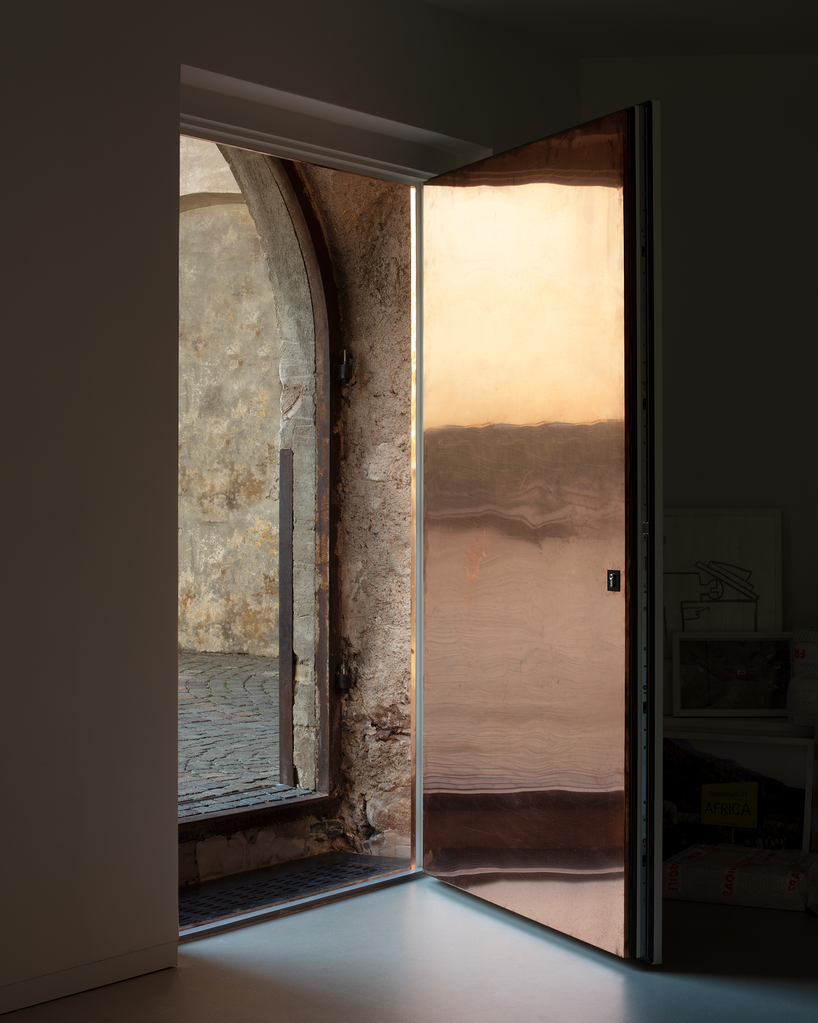 messner architects’ restored ‘20/A’ doubles as a home and art studio for hannes egger in italy