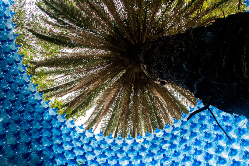 architects build a pavilion of 2500 plastic bottles in the center of mexico city - 7