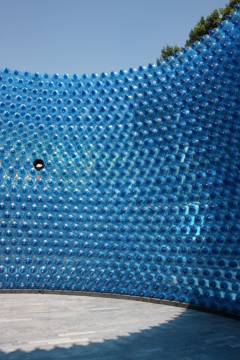 architects build a pavilion of 2500 plastic bottles in the center of mexico city - 4