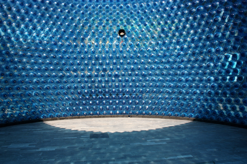 architects build a pavilion of 2500 plastic bottles in the center of mexico city - 5