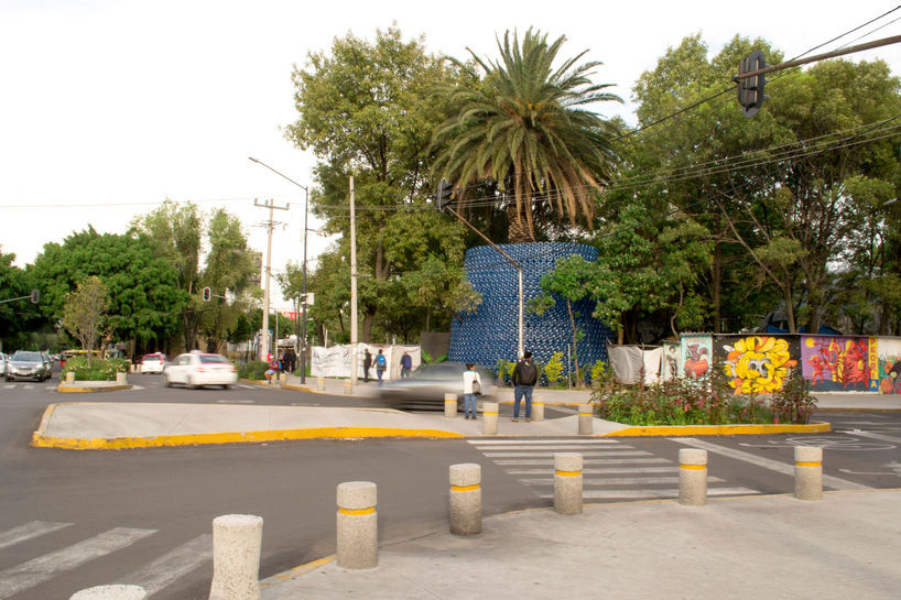 architects build a pavilion of 2500 plastic bottles in the center of mexico city - 3