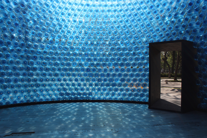 architects build a pavilion of 2500 plastic bottles in the center of mexico city - 6