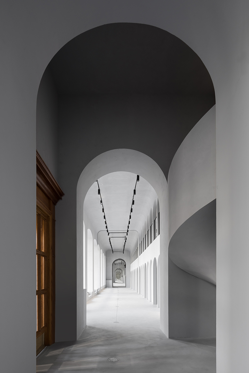 wall-architectural-bureau-rasario-boutique-interiors-showroom-moscow-russia-03-16-2020-designboom