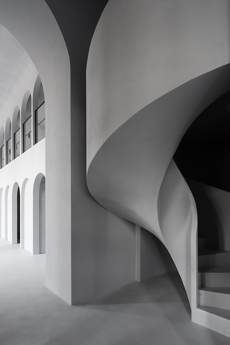 wall-architectural-bureau-rasario-boutique-interiors-showroom-moscow-russia-03-16-2020-designboom