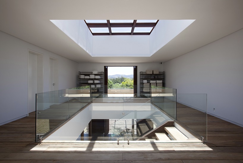 contemporary brazilian country house integrated into nature, by deborah roig - 8
