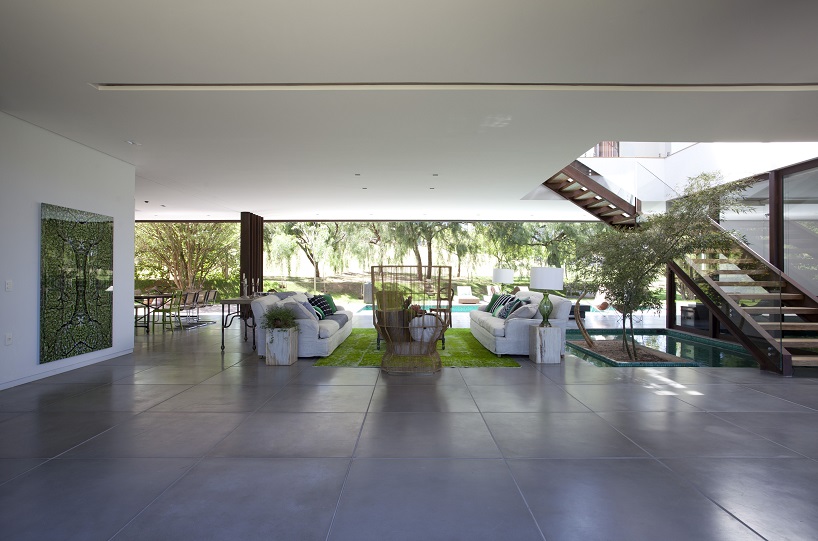 contemporary brazilian country house integrated into nature, by deborah roig - 9