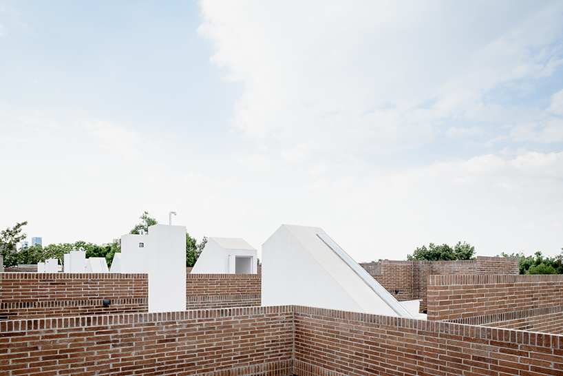 taller dea revises 'privada' residential typology to design modern housing complex in mexico