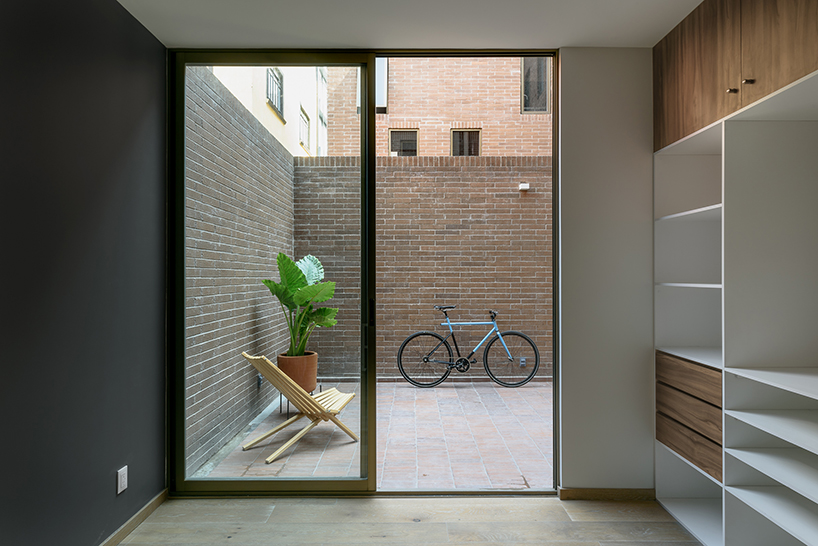 tallerdea revises 19th century housing to propose modern living in colonia roma mexico 3