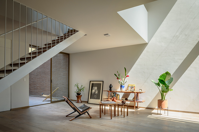 tallerdea revises 19th century housing to propose modern living in colonia roma mexico 4