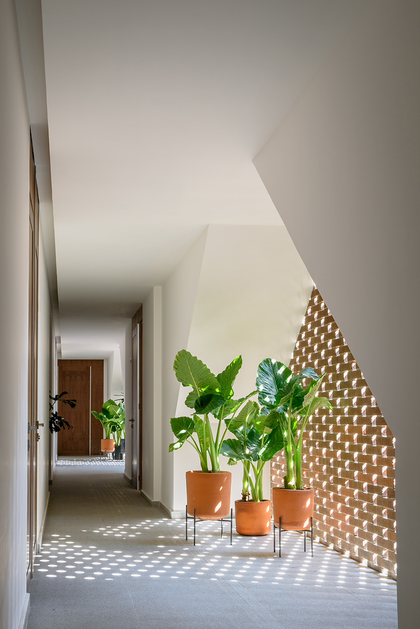 tallerdea revises 19th century housing to propose modern living in colonia roma mexico 9