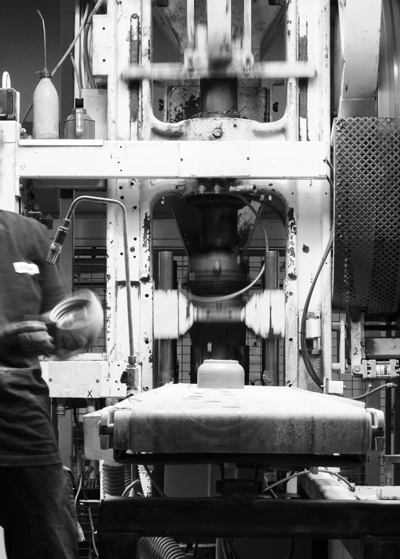 the growing ohm porcelain lights collection by kauppi kauppi embraces the retrofit bulb 12