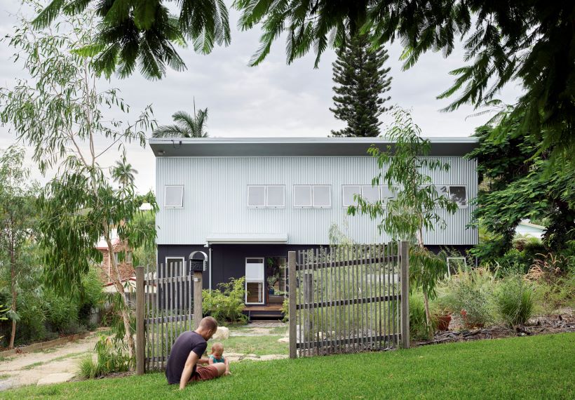 sustainable low-budget house by design+architecture & n veenstra settles in australia