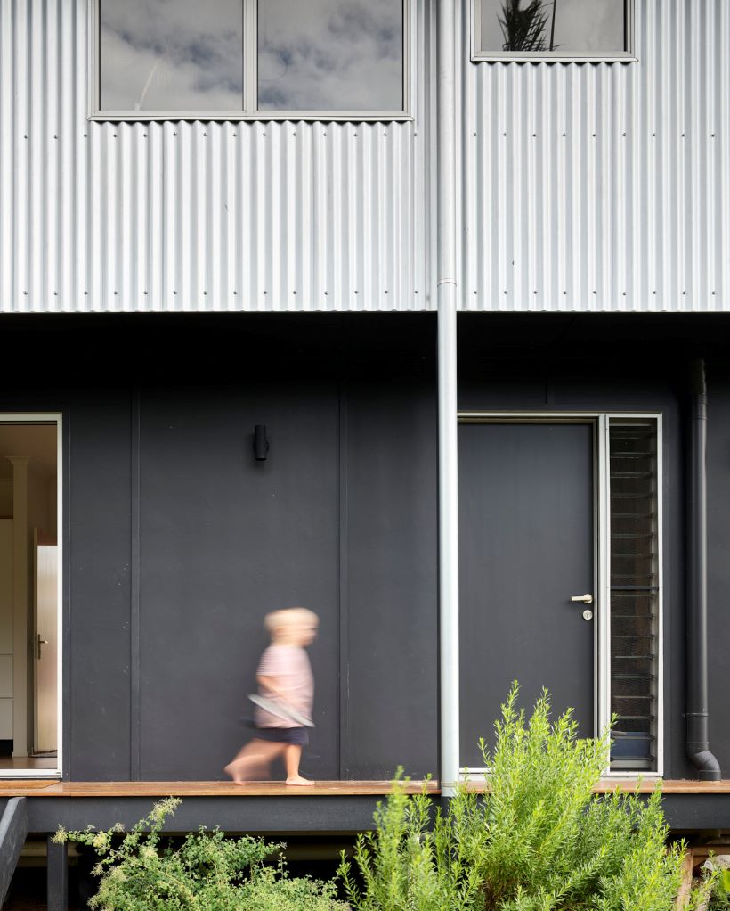 sustainable low-budget house by design+architecture & n veenstra settles in australia