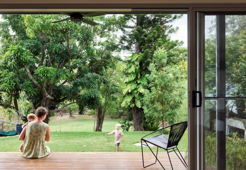 sustainable low-budget house by design+architecture & n veenstra settles in australia