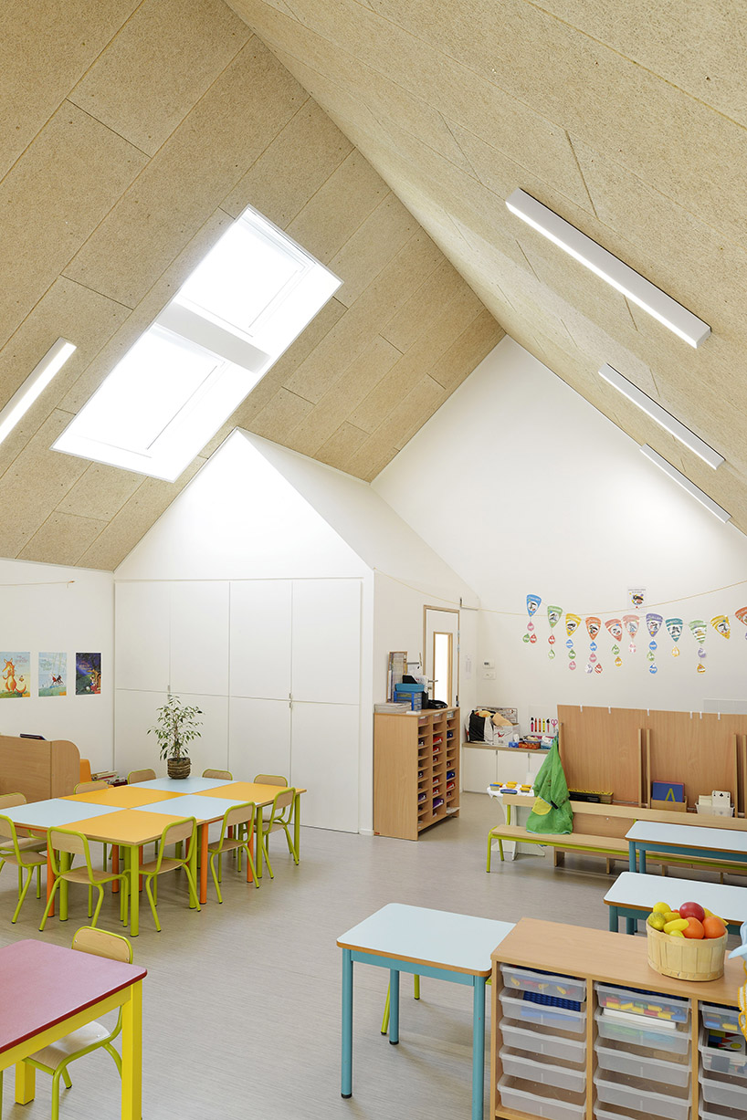 this school in perthes-en-gâtinais comprises multiple gabled wooden volumes - 7