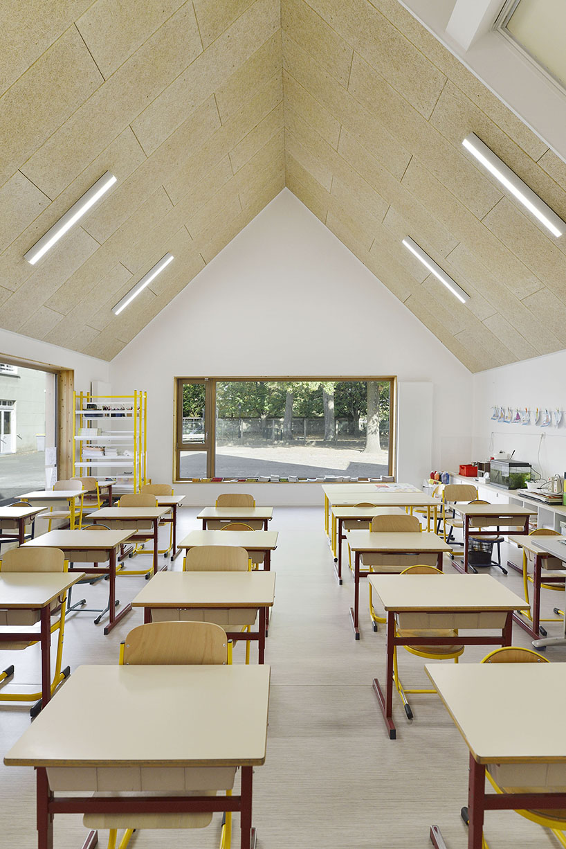 this school in perthes-en-gâtinais comprises multiple gabled wooden volumes - 8