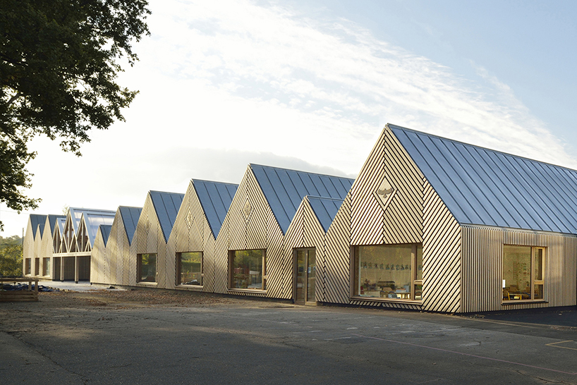 this school in perthes-en-gâtinais comprises multiple gabled wooden volumes - 1