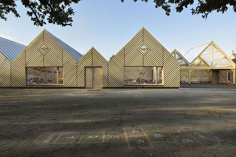 this school in perthes-en-gâtinais comprises multiple gabled wooden volumes - 2