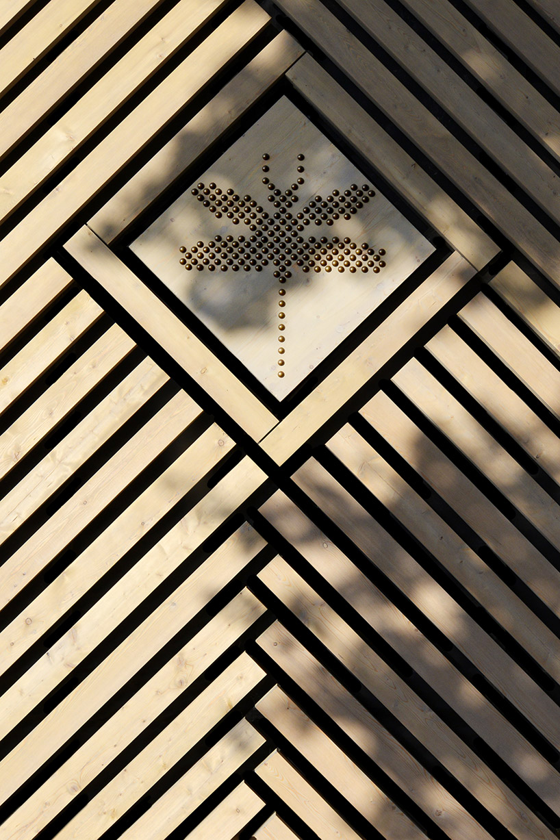 this school in perthes-en-gâtinais comprises multiple gabled wooden volumes - 10