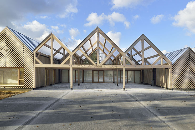 this school in perthes-en-gâtinais comprises multiple gabled wooden volumes - 5