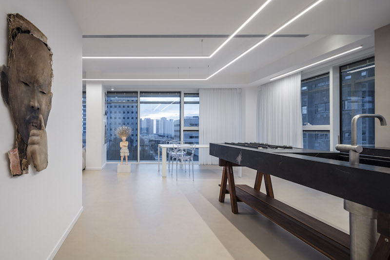 tel aviv apartment by raz melamed is conceived as both a home and an art gallery designboom
