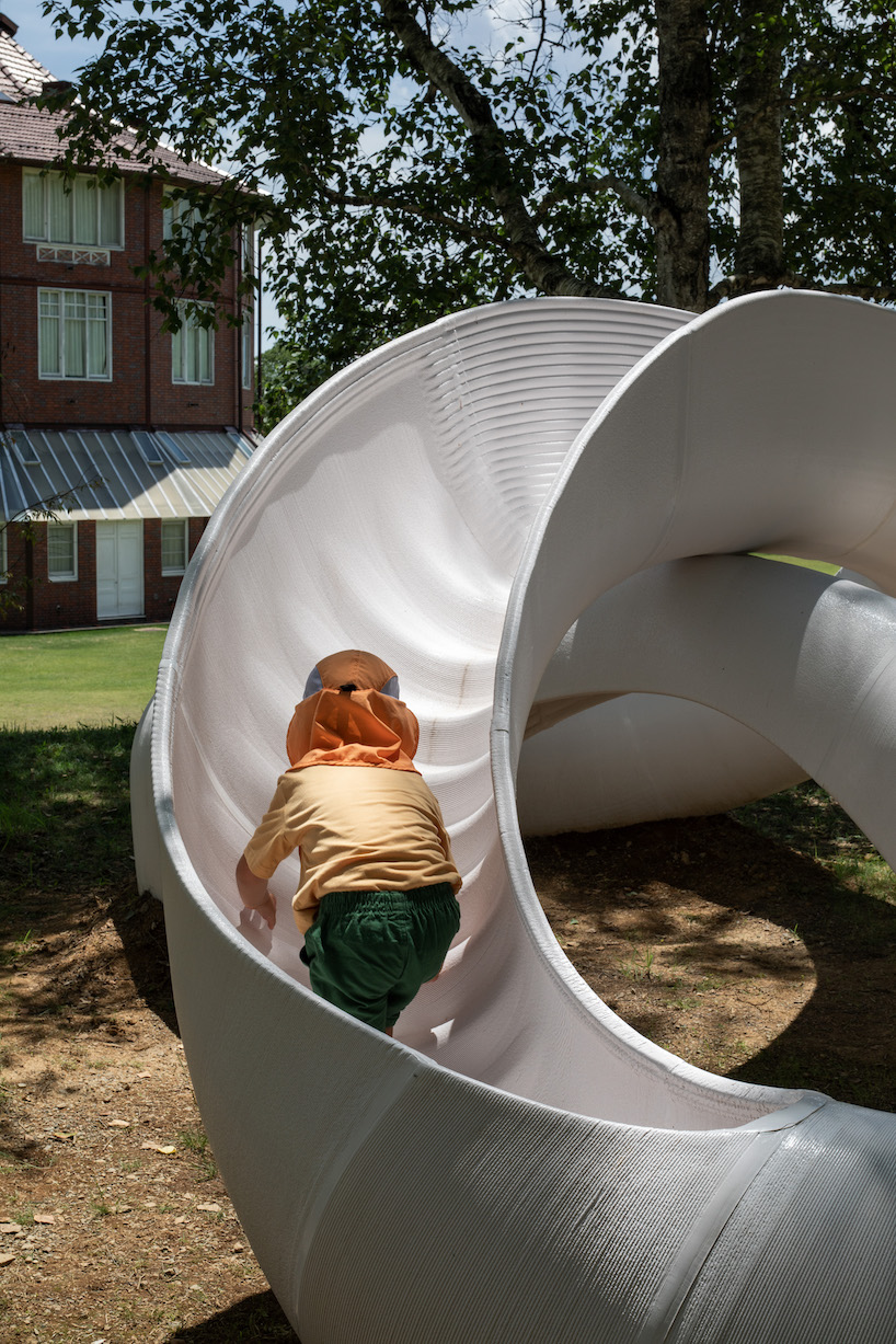 VUILD's 3D-printed slide loops like mobius strip for intuitive play in japan park