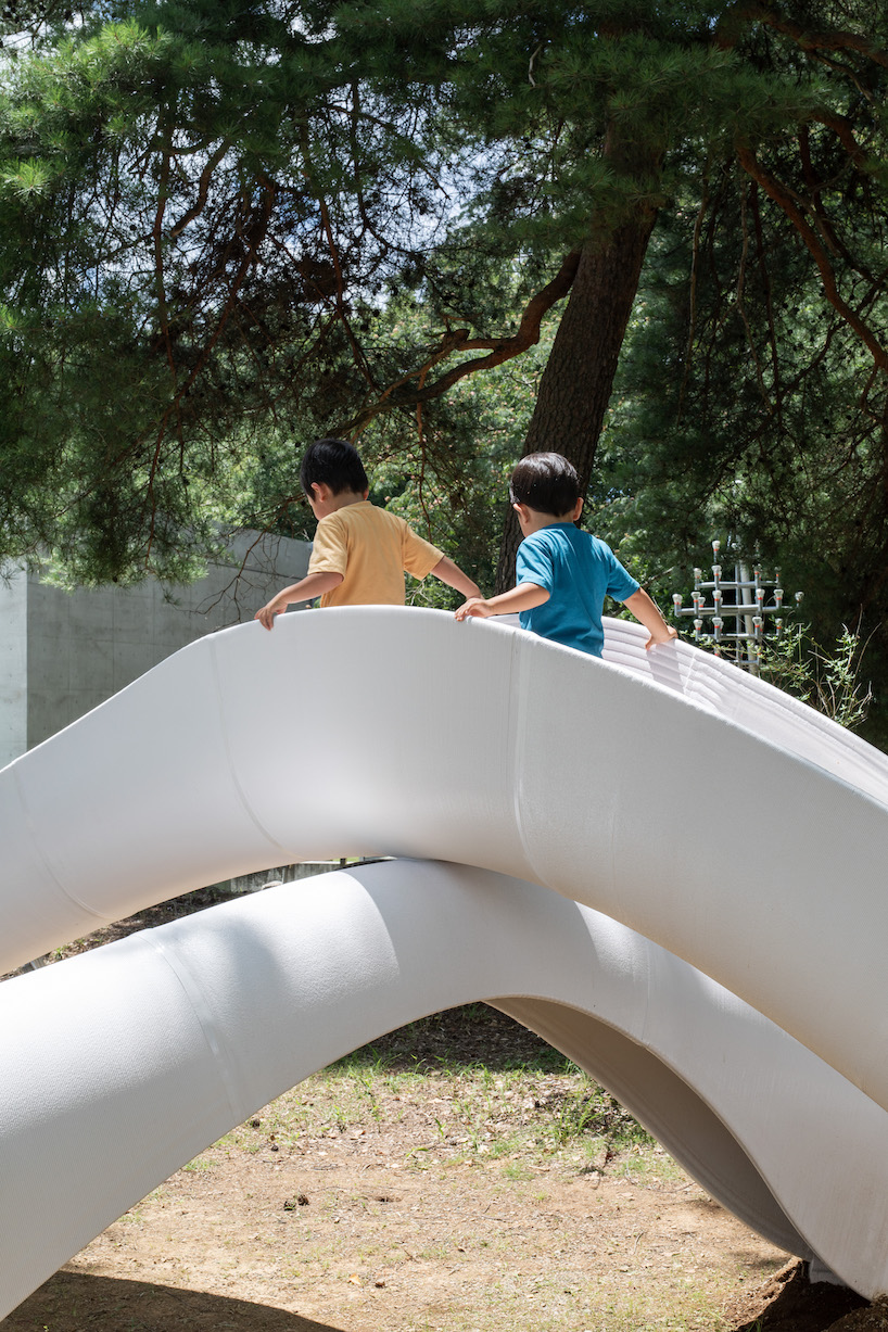 VUILD's 3D-printed slide loops like mobius strip for intuitive play in japan park