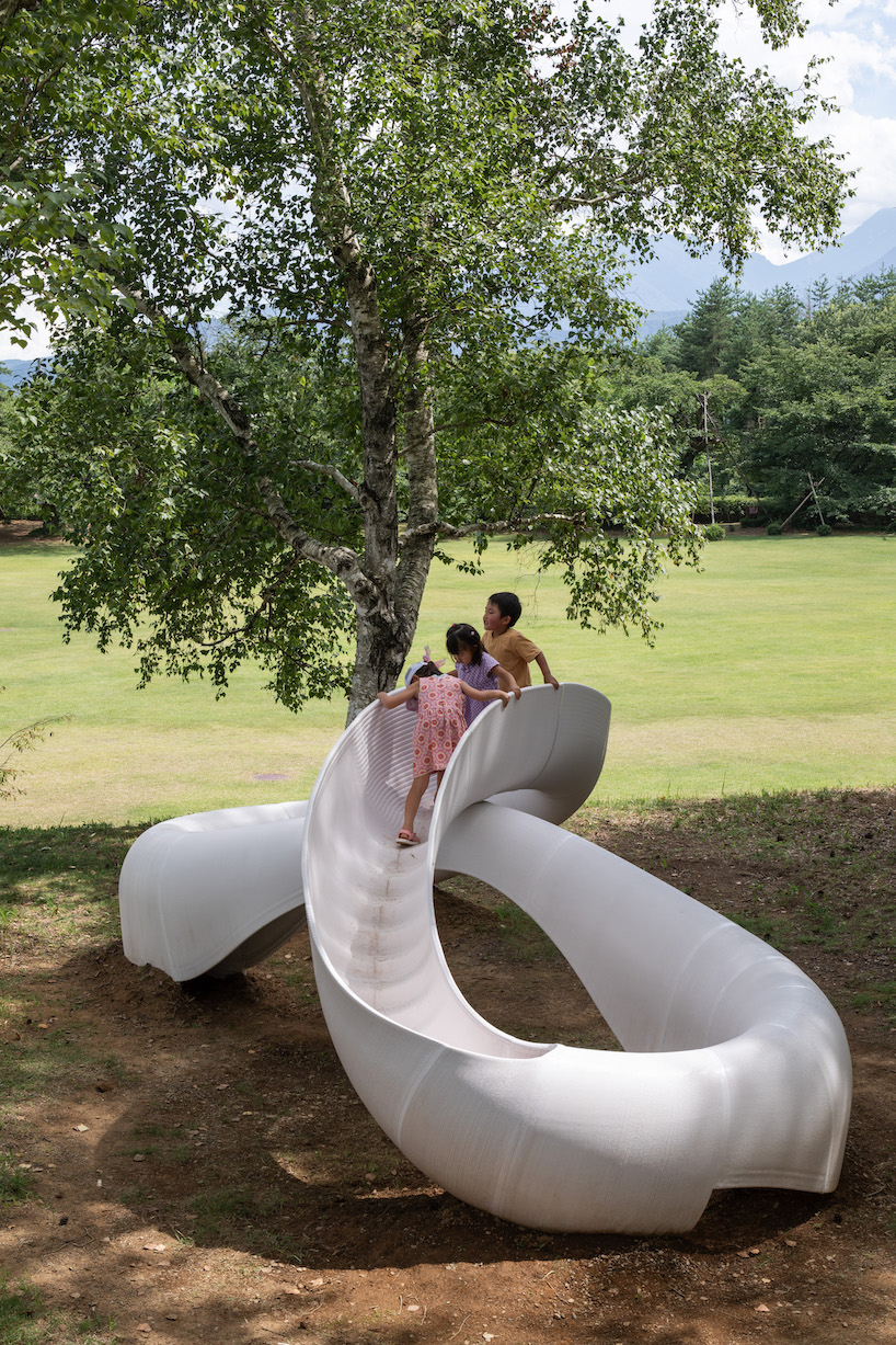 VUILD's 3D-printed slide loops like mobius strip for intuitive play in japan park