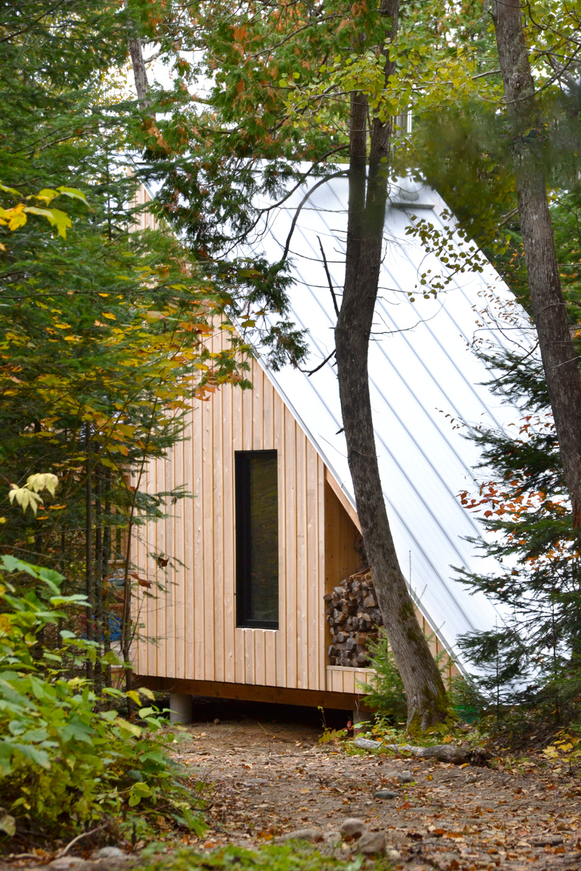 l'abri's 'la pointe' is a ready-to-camp micro-shelter designed for a regional park in québec designboom