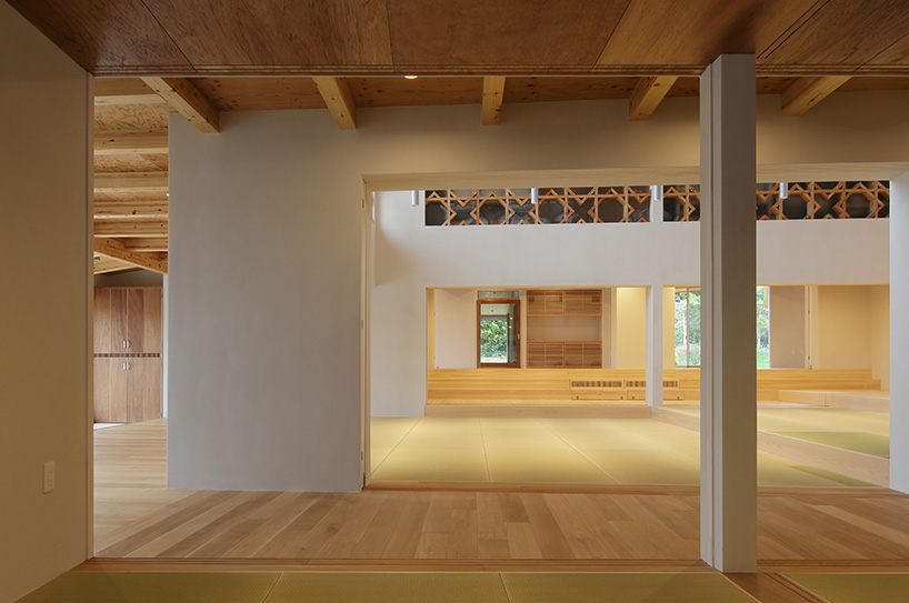 KEI SASAKI / INTERMEDIA uses a traditional construction technique to form church in japan designboom