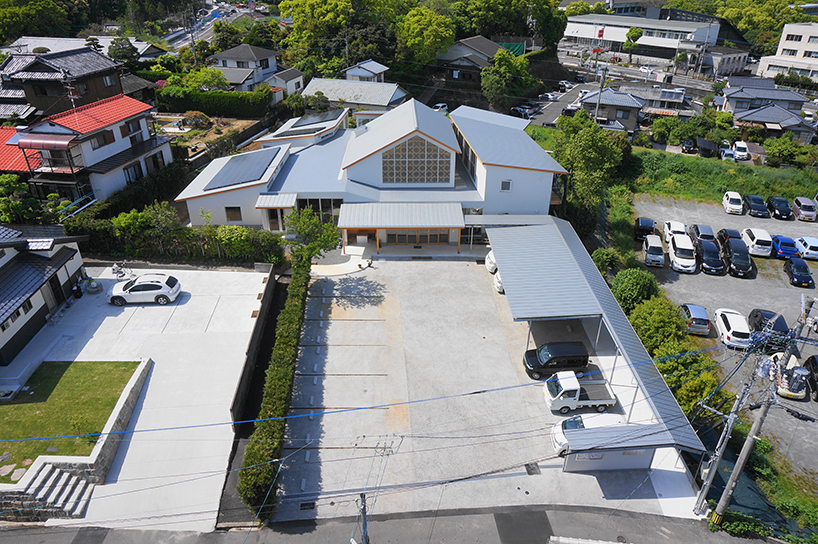 KEI SASAKI / INTERMEDIA uses a traditional construction technique to form church in japan designboom