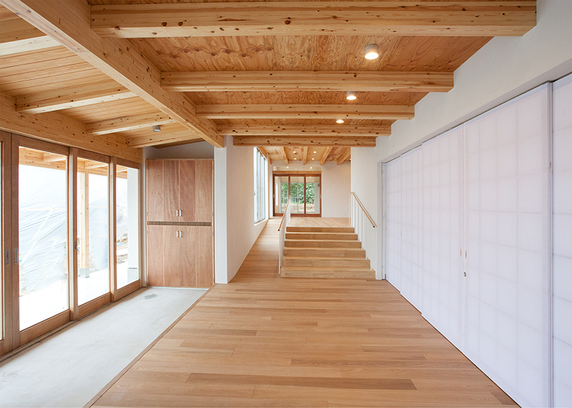 KEI SASAKI / INTERMEDIA uses a traditional construction technique to form church in japan designboom