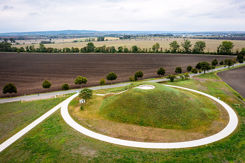 MONO architekten unites service station with archaeological exhibition in german plains