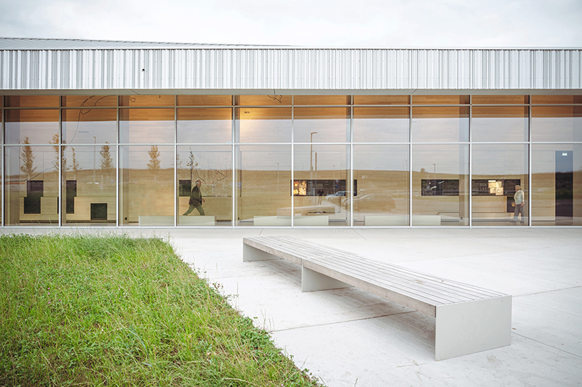 MONO architekten unites service station with archaeological exhibition in german plains