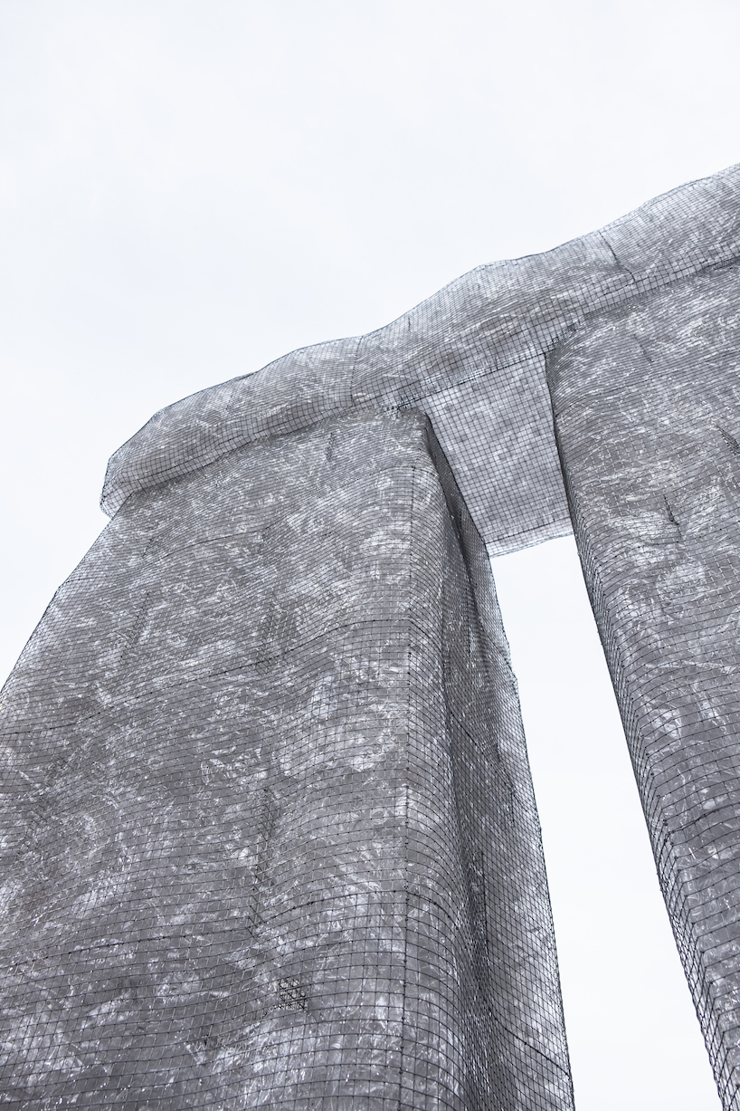 milan’s newest monument by VATRAA reinterprets stonehenge with 16,000 recycled plastic bottles