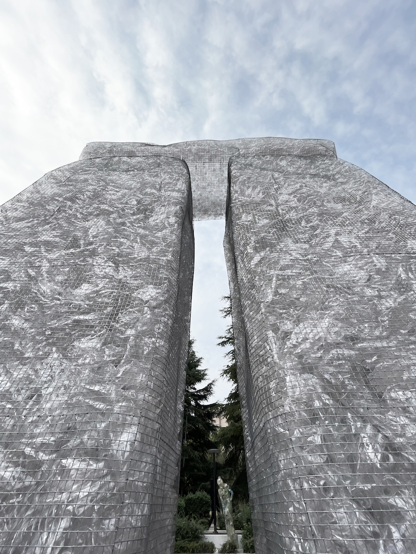 milan’s newest monument by VATRAA reinterprets stonehenge with 16,000 recycled plastic bottles